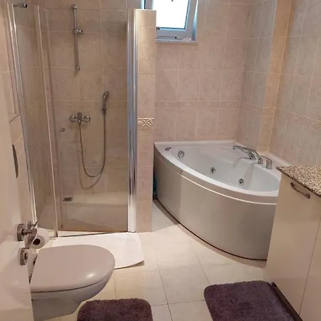 Dinek Mahallesi,eski Antalya Yplu Cad.,uygun Cleopatra 3 Sitesi No:59 Blok:e Daire:2 Apartmán *